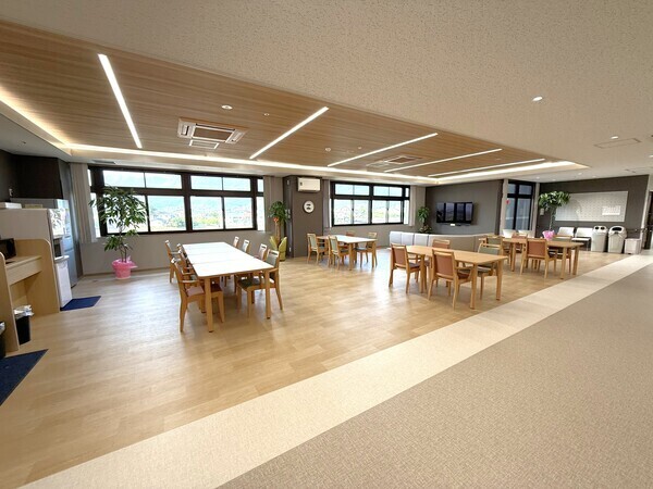こちらは患者様用のラウンジ・食堂です。
設備も新しくなるので快適ですよ♪