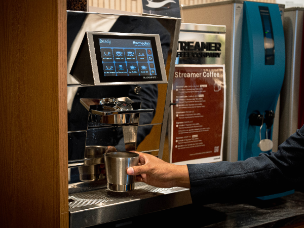 エスプレッソマシーン設備!他にも、
お味噌汁やスープ、紅茶などが飲み放題◎