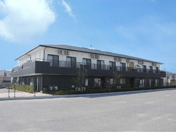 【正社員/介護職】経験を活かしたい方、未経験から挑戦したい方どちらも歓迎! ◆車通勤OK ◆交通費規定支給 ◆資格取得支援制度あり