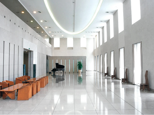 海老名プライムタワー（１階ホール）