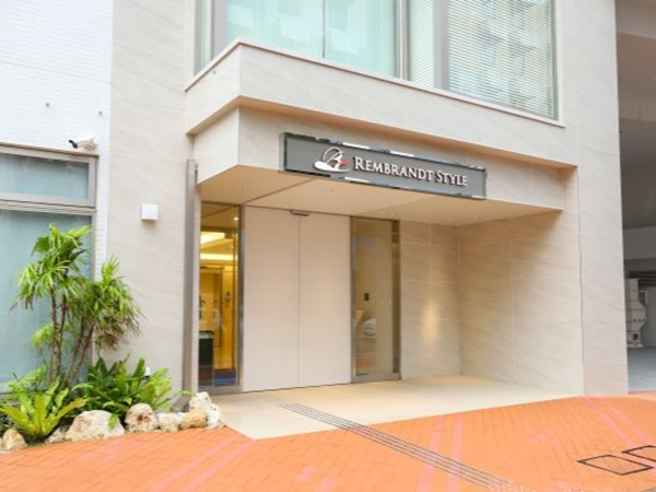 ●ホテルの駐車場案内スタッフ｜週3日～OK！未経験歓迎｜夕方からの勤務でWワークにも最適