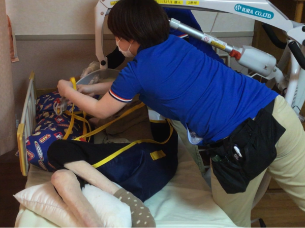 介護ロボットや移乗器具を積極的に活用！
体に負担をかけることなく働けます。