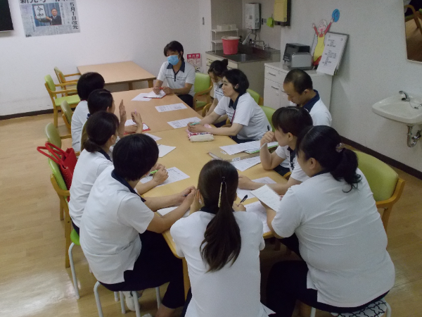 介護職員や看護師などの専門職が協力して
一人一人に合ったサービスを提供します。