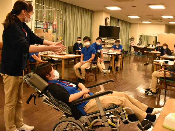 各種研修で、基礎的な知識から
専門的な知識まで学ぶことができます。