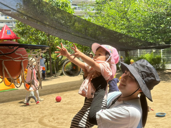 余裕のあるスタッフの人数配置で
ゆったり保育に取り組むことができます。