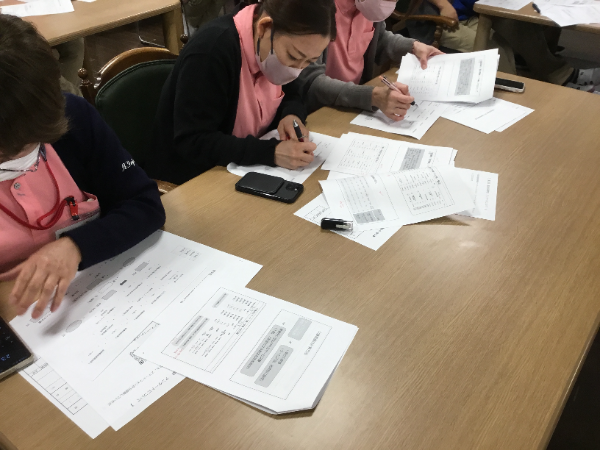 定期的な勉強会を開催し、自己研鑽に
努めています。