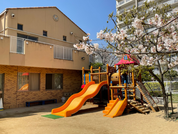 園庭は桜をはじめ、
四季の風景を楽しむことができます。