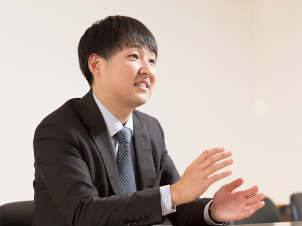 未知の分野と会社の安定感に惹かれて