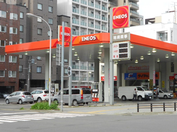 【アルバイト・パート/ガソリンスタンドSTAFF:中央市場SS】週2日~・4時間~勤務OK!シフト融通はかなり良いです!夏も冬も季節に応じた制服&ドリンク支給などスタッフ想いの待遇多数!ガソリン値引きはプライベートでも利用OK!ガソリンスタンドを利用したことがない未経験さんやブランクのある方も積極採用!アルバイトなのに賞与もあります!