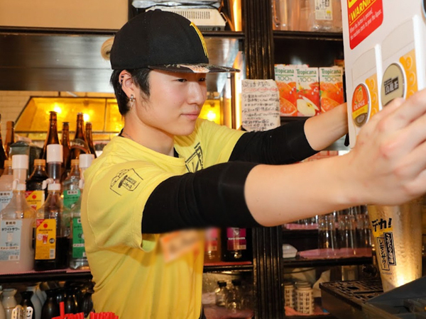 【アルバイト/調理スタッフ:大衆串横丁てっちゃん ススキノ店】すすきの駅出て目の前すぐ!1日2時間~OKだからスキマ時間に働ける♪学生スタッフも多数在籍!調理経験のない方も大丈夫!盛付けや洗い物など簡単業務からスタート◎接客なしでバイトデビューにも◎