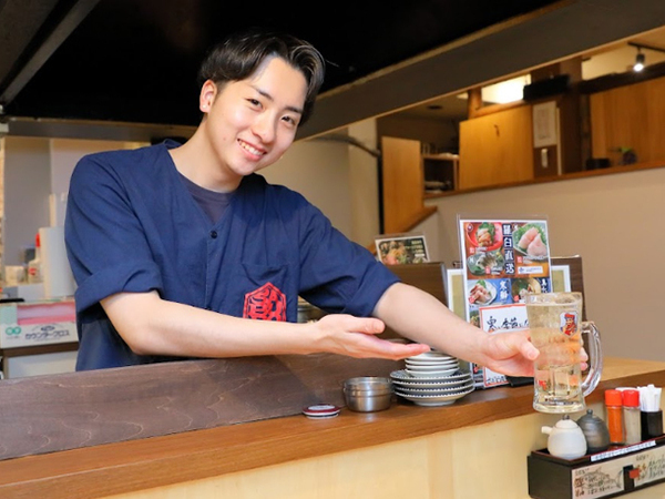 【正社員/店長候補(マネージャー候補):北海道大衆酒場さぶろう 本店】お店をまとめる重要なポジション!まだまだ店舗拡大を予定している成長企業で正社員に◎安定した待遇・給与で腰を据えて長く働けます!家族がいる方も安心の労働環境★経験者は優遇します!