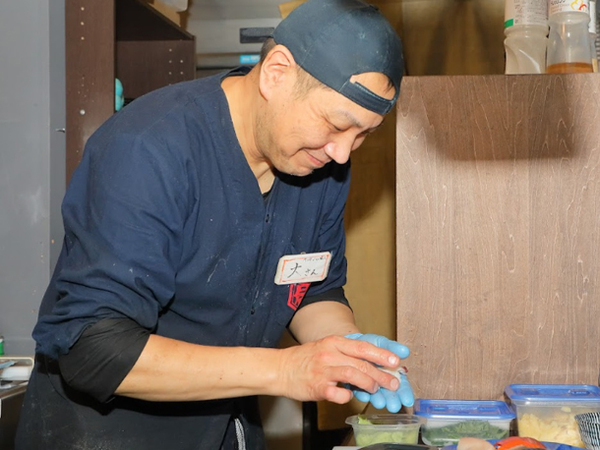 【正社員/料理長候補:北海道大衆酒場さぶろう ススキノ店】これまでのキャリアは存分に考慮!札幌市内に17店舗の飲食店を運営する安心企業◎安定企業だからこその好待遇がココにあり★賞与・昇給・各種手当バッチリ!お休みもしっかり◎家族想いの待遇もご用意!