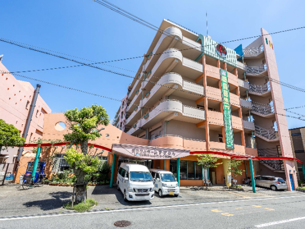 【正社員/介護スタッフ】各種手当や昇給・賞与ほか、安心して働けるフォロー体制も万全★