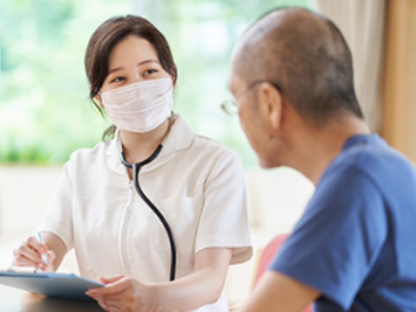 【医療ソーシャルワーカー/足立区・豊島区/都内】完全週休2日制。駅近のクリニックでソーシャルワーカーの募集！