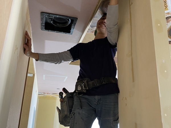 優しい先輩がフォローしますので、
分からないことは気軽に相談してください。