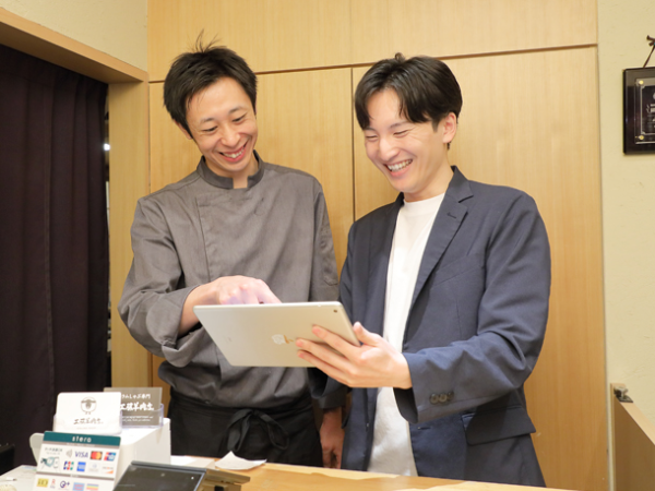 【正社員/店舗スタッフ:極薄ラムしゃぶ専門 工藤羊肉店 2号店】≪キッチン業務多めなので接客未経験の方も挑戦しやすい≫地元民だけでなく観光客にも人気の極薄ラムしゃぶ店★≪経験不問≫働く大半のスタッフが未経験からのスタート!店舗売上だけでなく個人の頑張りをきちんと評価◎やる気があれば他に何も必要無し!≪月6~8日休み≫男性スタッフ多数活躍中!