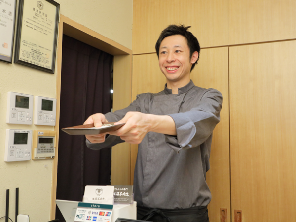 【正社員/店舗スタッフ:工藤羊肉店KAKOI-囲-】全席完全個室の大人な雰囲気漂うラムしゃぶ店★≪経験不問≫働く大半のスタッフが未経験からのスタート!店舗売上だけでなく個人の頑張りをきちんと評価◎やる気があれば他に何も必要無し!≪月6~8日休み≫