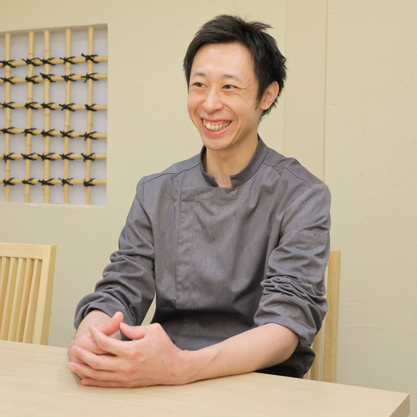 工藤羊肉店  店長 兼 工藤羊肉店・大衆酒場半立呑処マイキー  エリアマネージャー/黄さん