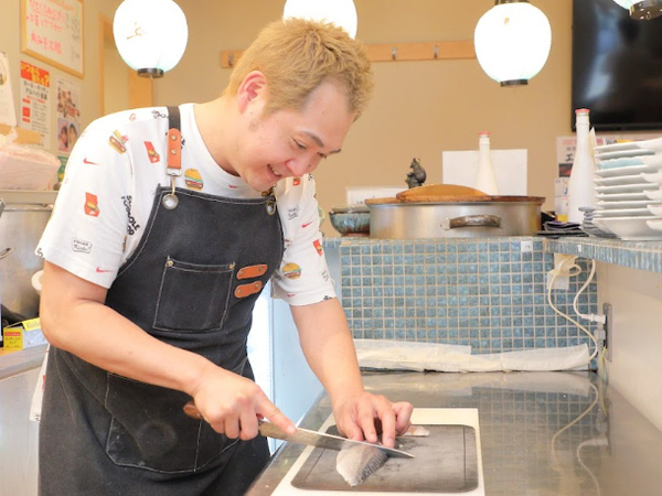 【正社員/店舗スタッフ:大衆酒場半立呑処 マイキー】≪経験不問≫やる気があれば他に何も必要なし◎夜ごはん・0次会・一人飲みなどいろいろなシチュエーションで使える人気店で社員を募集!髪色・髪型自由☆個性豊かなスタッフと楽しく働けます!業績好調の企業で安心勤務!≪お休みしっかり≫