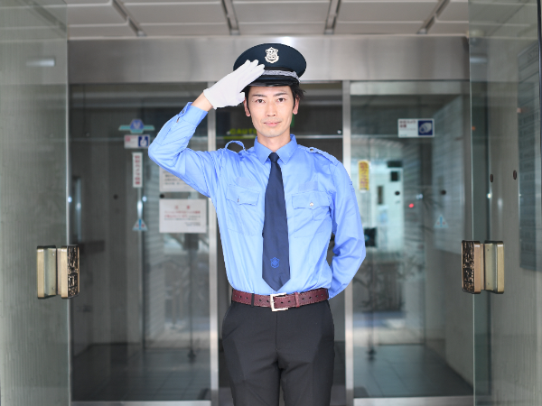 通用口などで出入者を確認