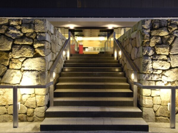 外回りもゴミが落ちていないか確認
(写真はイメージ)