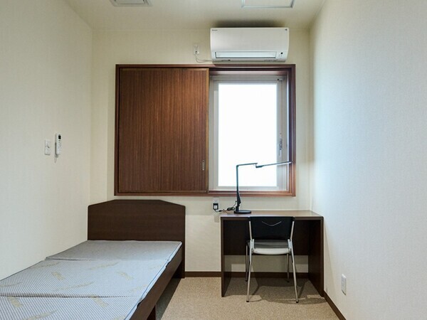 各部屋は選手が入居している期間中は
中に入りません。