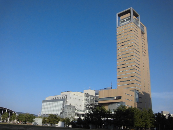 【本社】高松駅前 オフィスビルの清掃スタッフ(高松シンボルタワー) ◆WワークOK◆ 日曜日お休みのお仕事