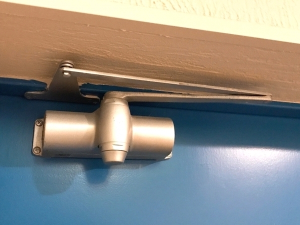 ドアクローザーの調整