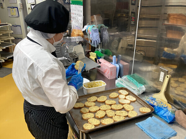 コープアテルイ（ベーカリー部門）