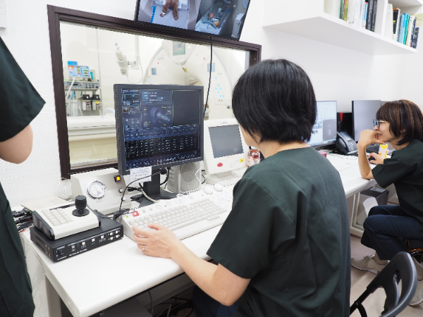 珍しい病気の画像を見る機会も。女性でも働きやすい会社です