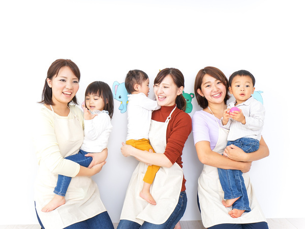 ★【土日祝休み×保育士募集】認定こども園で保育士スタッフ募集！定時退社で長期安定◎