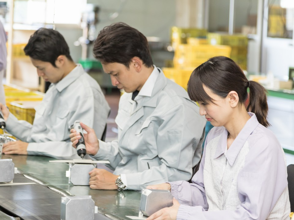 <T-003/菰野町 部品の検査> 【増員!新メンバー募集】 空調完備×油汚れなし♪丁寧な研修ありで安心スタート!