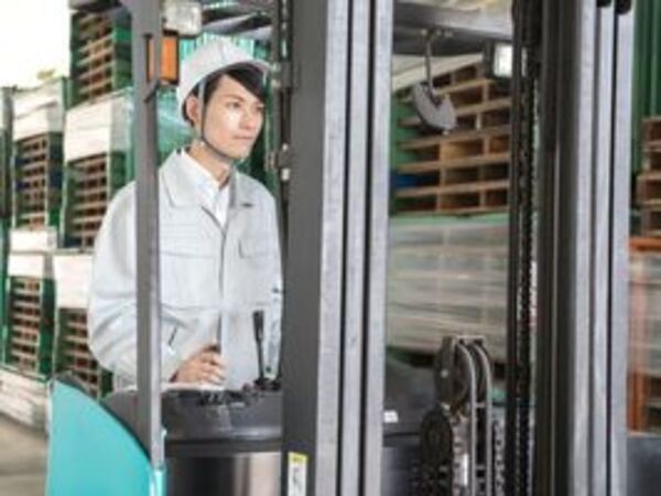 <Y-中川区常温倉庫内のリフト> リフト資格があれば時給1450円スタート!週休2日×日勤のみ!残業なし!