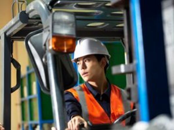 「明石市魚住町」 【リフト:日勤】 フォークリフト資格を活かしてサクッと稼ぎませんか! ほぼ乗りっぱなしの作業です♪