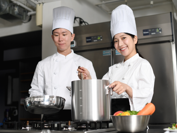 富士河口湖町＜新着！洋食調理経験者♪オープンしたてのホテル＞洋食キッチンスタッフ【AE4075】