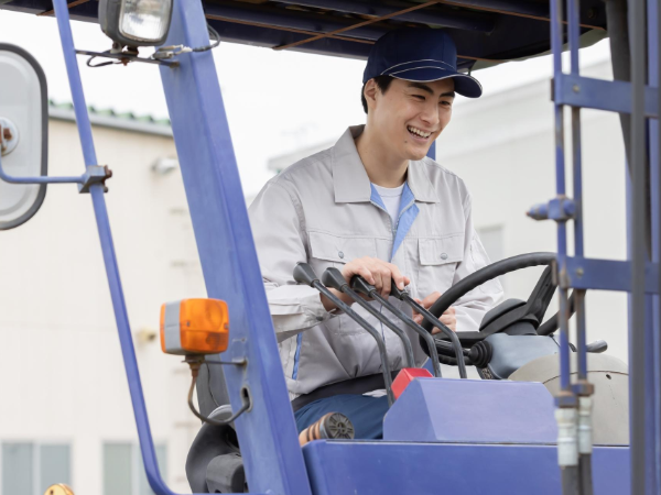 南都留郡忍野村＜シニア層ＯＫ！フォークリフト免許あれば実務経験不要♪ ＞肥料の運搬と施設管理【AE3997】