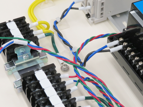 富士吉田市＜電気の配線に興味のある方♪少人数の職場＞配電盤の組立の補助【AE4017】