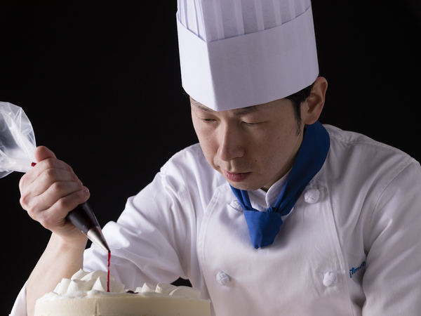 【正社員/洋菓子製造スタッフ（パティシエ）：もりもと　イオンモール旭川西店】≪賞与年2回！≫未経験可！★入社祝い商品券支給/誕生月にはケーキプレゼント/お得な社割あり◎