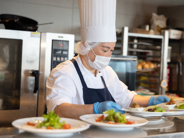 駅徒歩1分／ホテルのメインダイニングでスキルを磨き、ワンランク上へ