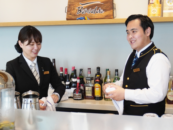 未経験者歓迎／転勤なし／駅徒歩1分　ホテルレストランでイキイキ働こう