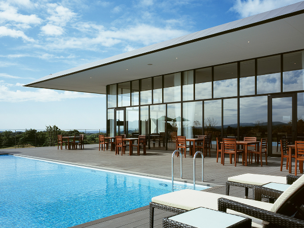 【年収650万~700万】住宅手当あり! ★支配人候補★ 自然豊かなロケーションにあるラグジュアリーグランピング施設にて、宿泊・レストラン部門を横断して施設運営を担う支配人候補を募集します。 現場運営、サービス品質向上、スタッフマネジメント、数値管理など幅広い業務を通じて、施設全体の価値向上をリードしていただくポジションです。