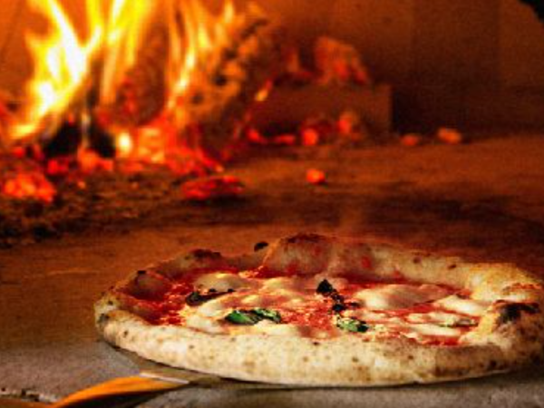 店長候補　長野駅より徒歩2分　世界大会優勝薪窯ピザ×一軒家イタリアン