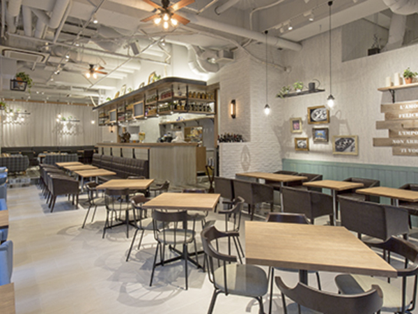 大阪市・京橋／ホールスタッフ｜樹々に囲まれた森の中にいるような、 ヨーロピアンガーデンのイタリアンレストラン｜月休8日でしっかりオンオフ！