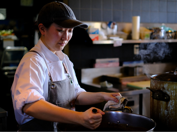 【屋久島/料理長(候補)】オーベルジュでフレンチベースの創作コース料理を提供|ミシュランキー獲得で海外VIPゲスト多数|寮完備/ ”2〜3週間長期休暇” 取得可/屋久島・鹿児島食材を「どう表現するか」あなたのスキルで存分に輝かせる仕事/社内研修制度充実◎更に上を目指すあなたを完全バックアップ/最大20万円まで引越補助あり◎