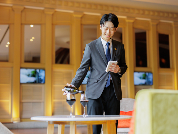 【赤坂/正社員/ソムリエ(店長候補)募集中】会計・税務・アドバイザリーファームが新規OPENする異色のカフェ&ワインバー|26年3月NEW OPEN(予定)!オトナが集うオシャレ&落ち着いた雰囲気のお店|《月給40万可能・年間休日120日でしっかり休める!》終電帰宅OK/海外出店予定有り!語学・ワインスキル歓迎/スキルアップ出来ます◎独立目指す方におススメ!