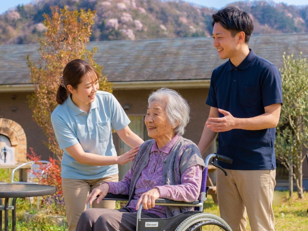 お花や果樹に囲まれて、自然と笑顔が
こぼれる中庭。