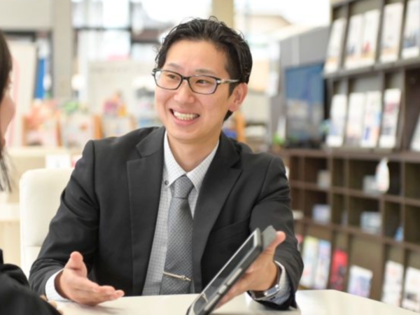 人気求人！営業職／未経験歓迎／新規開拓なし／ノルマなし／創業７０年以上／有給休暇取得推進／２０代３０代４０代活躍中／週休二日制／昇給・賞与あり／福利厚生充実／ＵＩＪターン歓迎