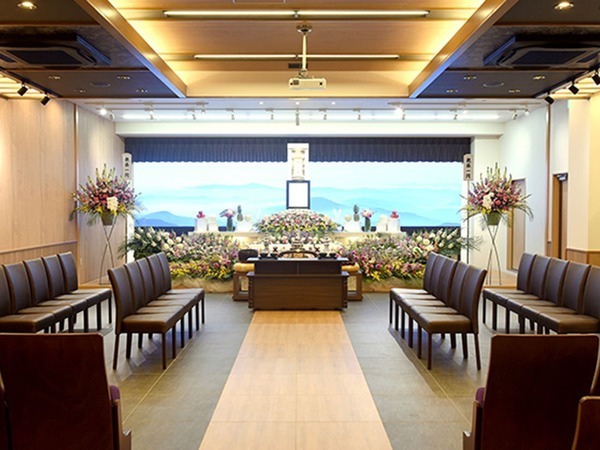 100を超えるセレマ式場で
葬儀セレモニーを提供しています。