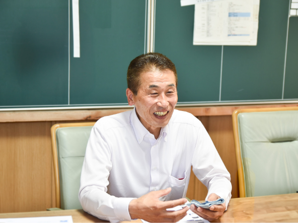 社員、牛、農場と共に自分も成長したい。