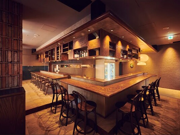 未経験からでも半年後の店長を目指せる職場です! 他にも異業態や店舗が多くあり、学びも多い環境です